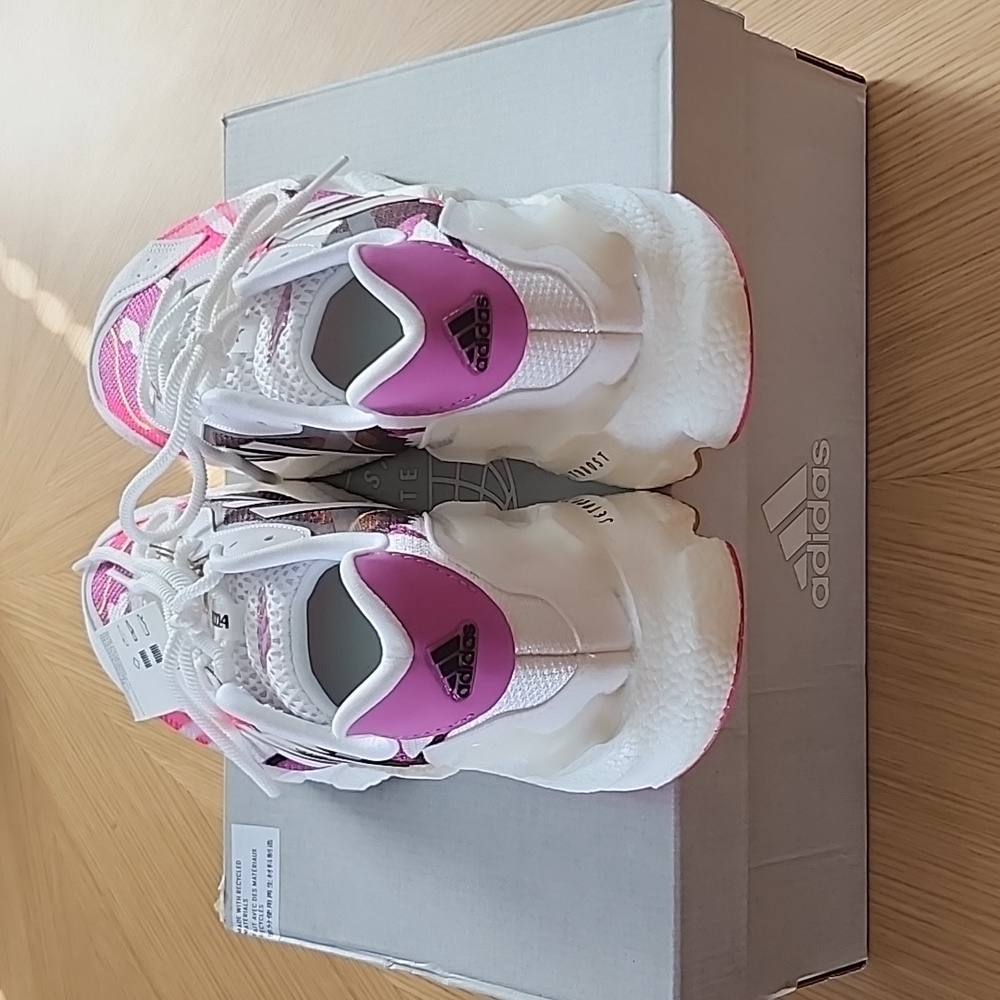 Womens Adidas Shoes - Picture 3 of 9